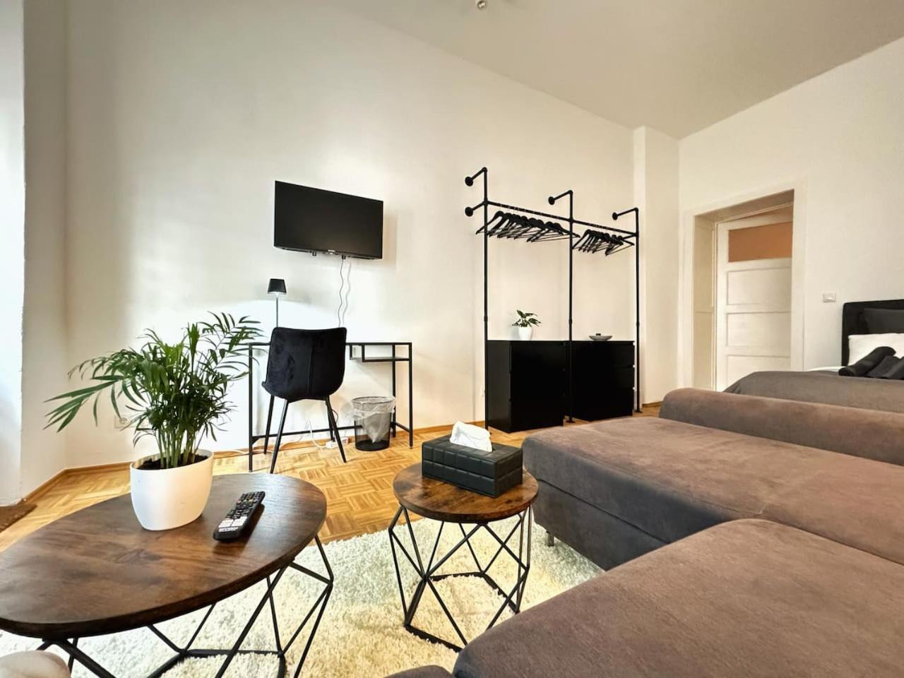 I Design In Heart Of Berlin-friedrichshain